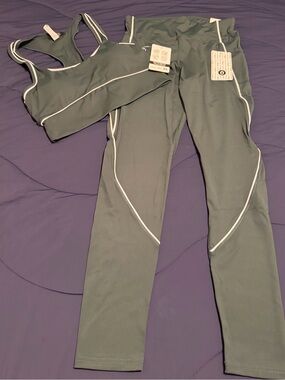 New Otos New York matching Sports Bra & leggings